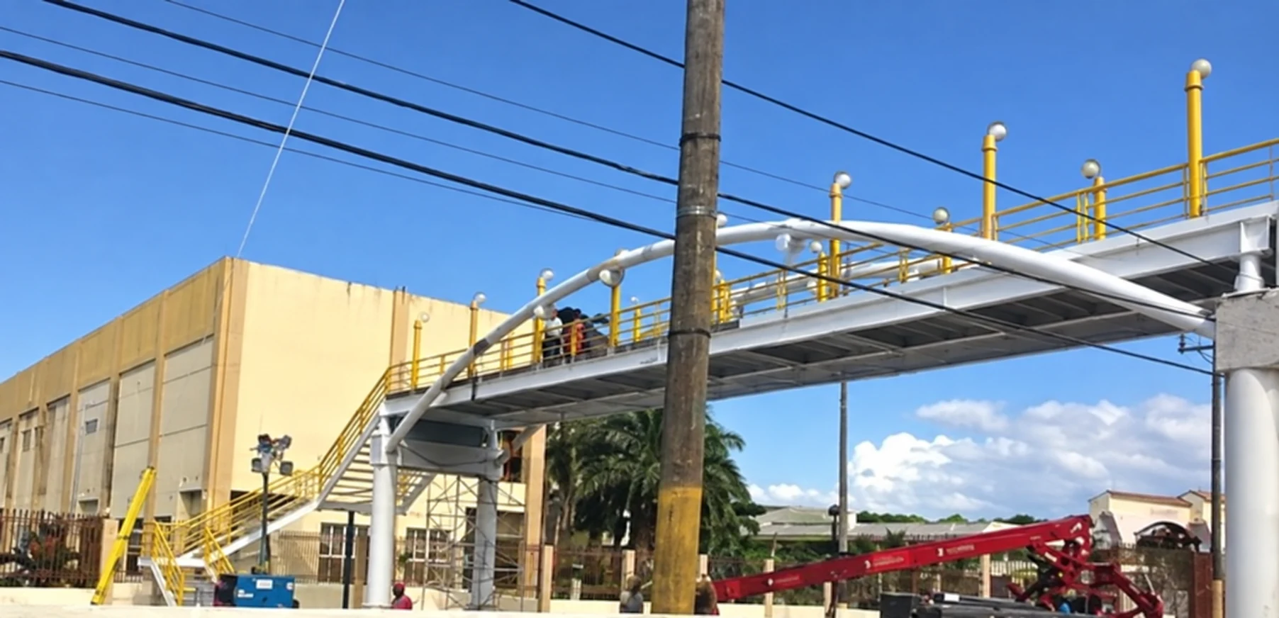 Puente Peatonal Bonao — UASD / La Sirena