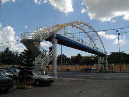 Puente Peatonal 27 de Febrero — Quisqueya